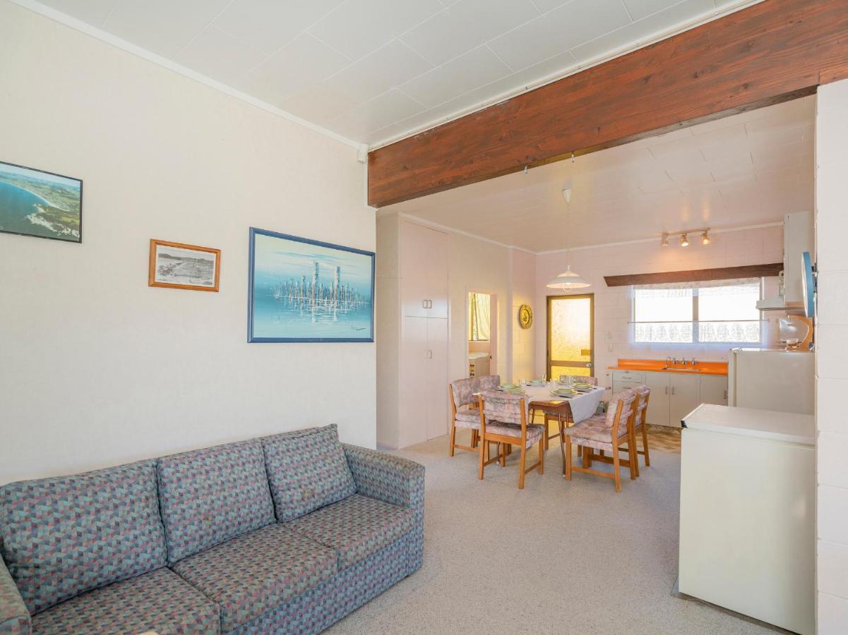Cosy At Cooks - Cooks Beach Downstairs Unit Bagian luar foto