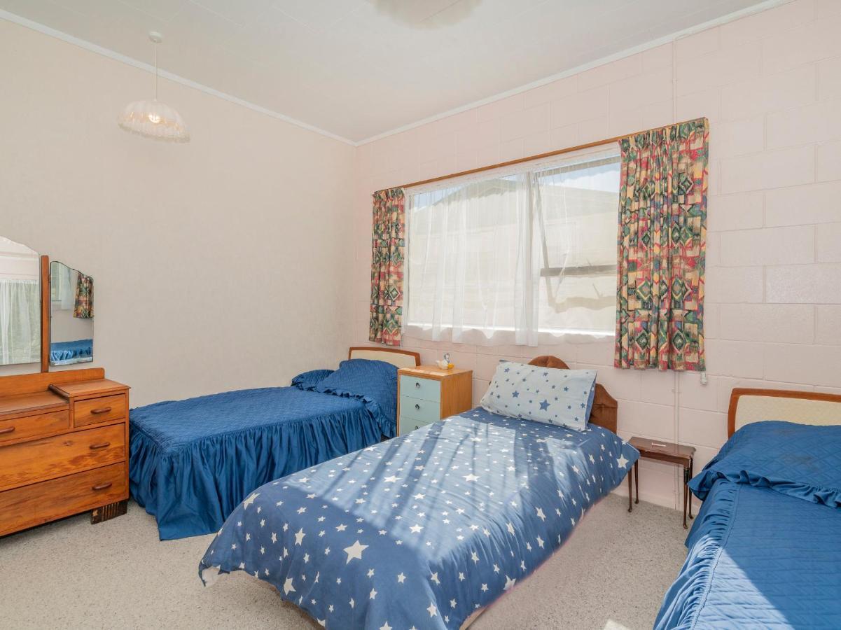 Cosy At Cooks - Cooks Beach Downstairs Unit Bagian luar foto