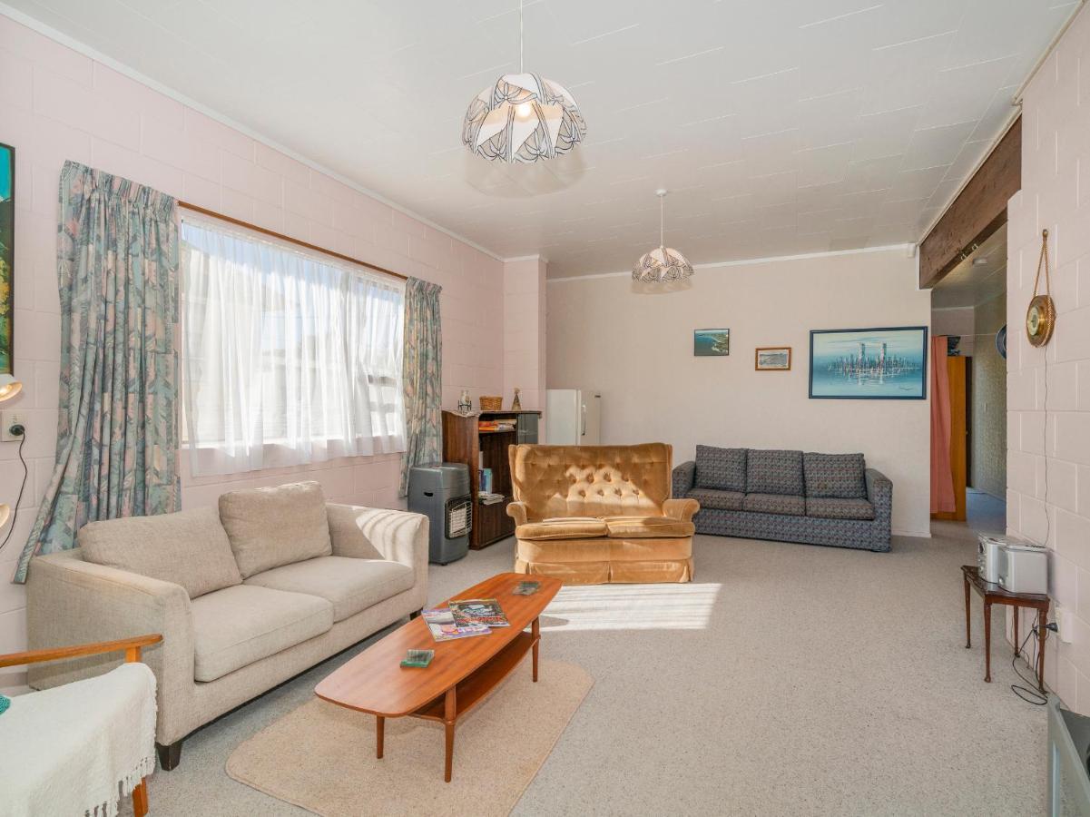 Cosy At Cooks - Cooks Beach Downstairs Unit Bagian luar foto