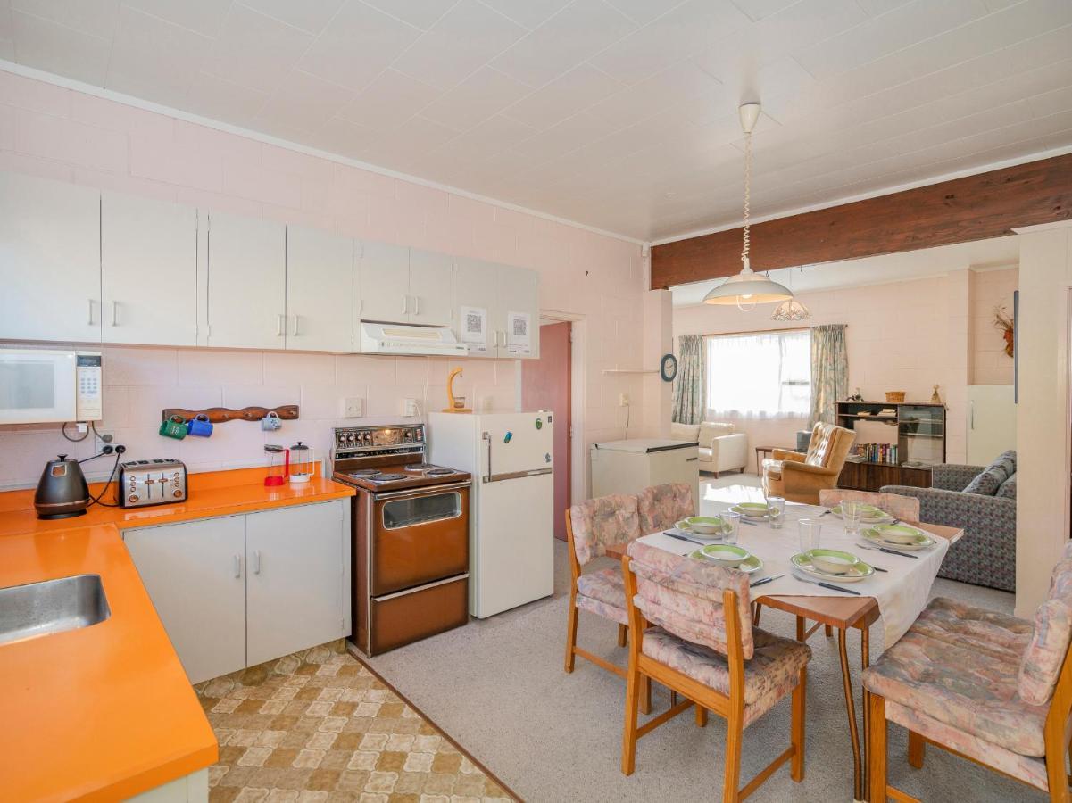 Cosy At Cooks - Cooks Beach Downstairs Unit Bagian luar foto
