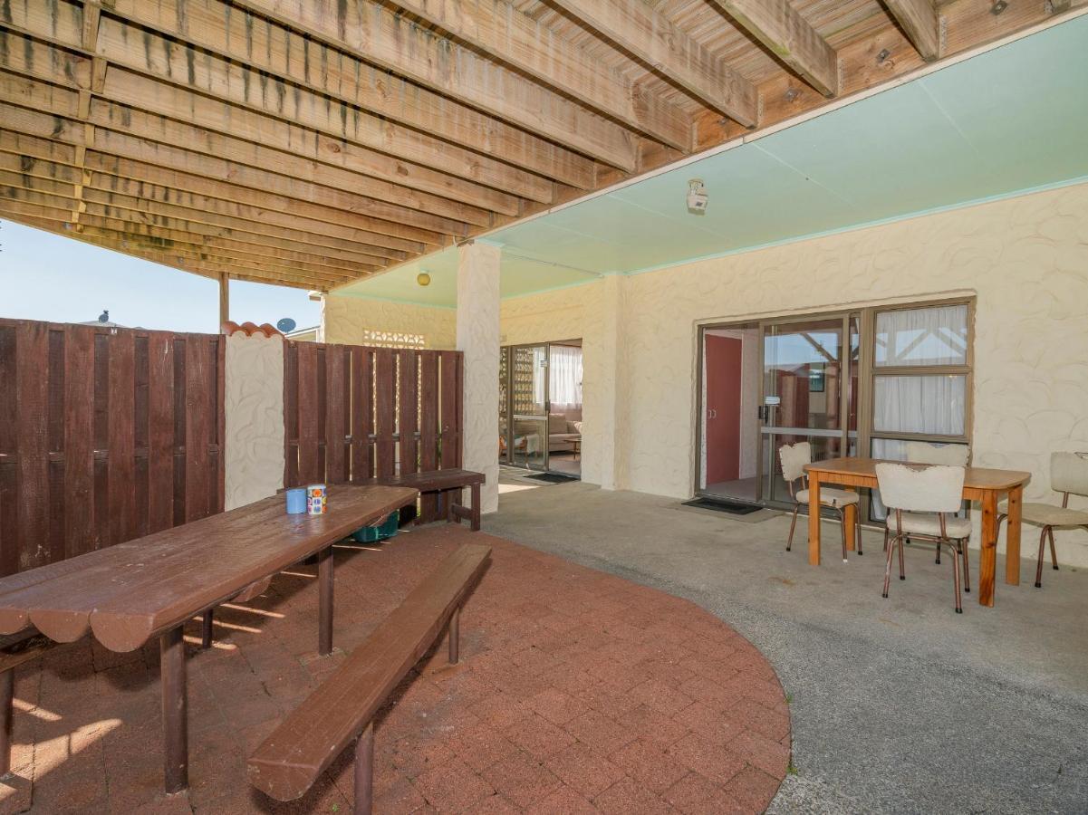 Cosy At Cooks - Cooks Beach Downstairs Unit Bagian luar foto
