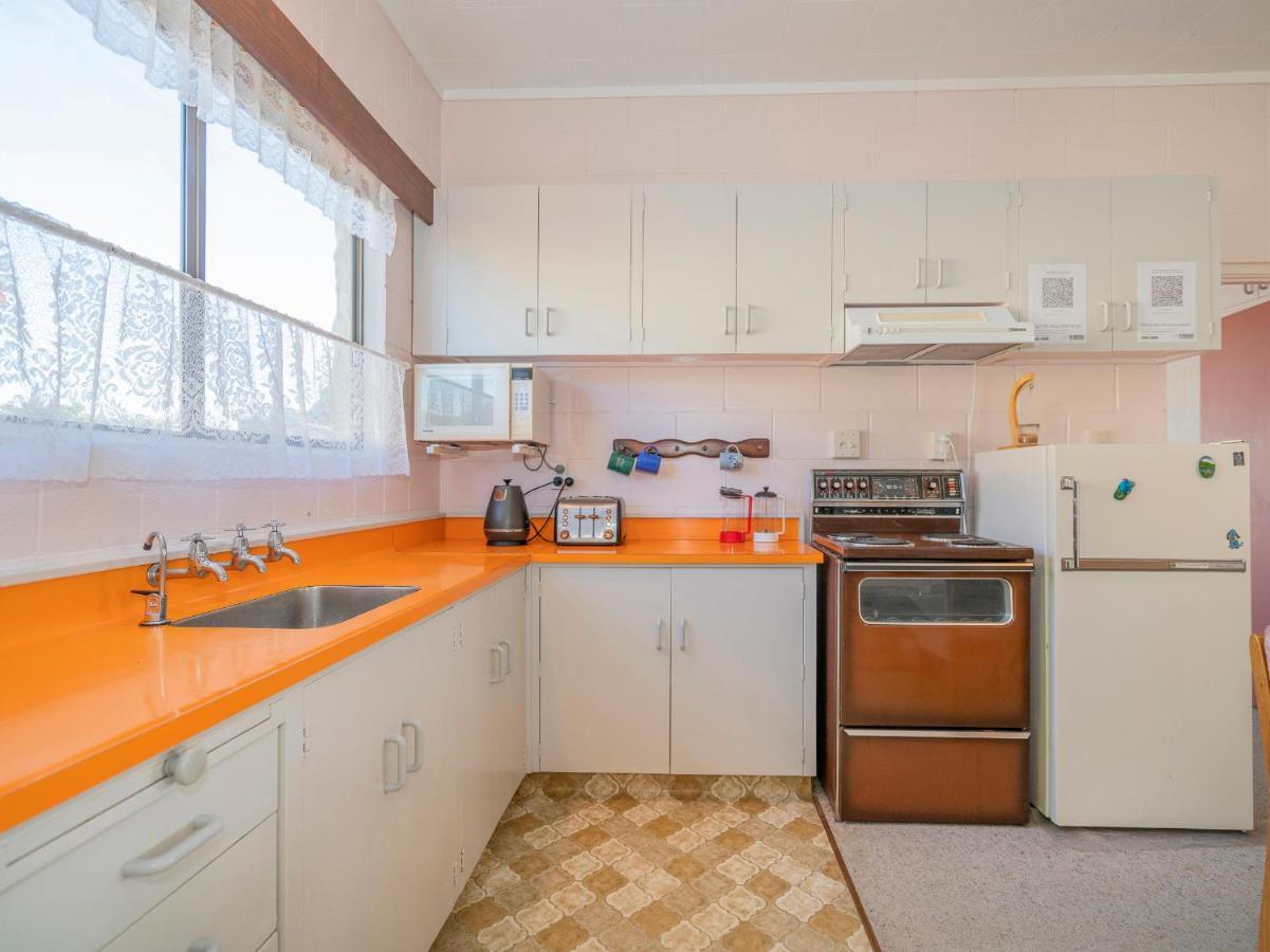 Cosy At Cooks - Cooks Beach Downstairs Unit Bagian luar foto