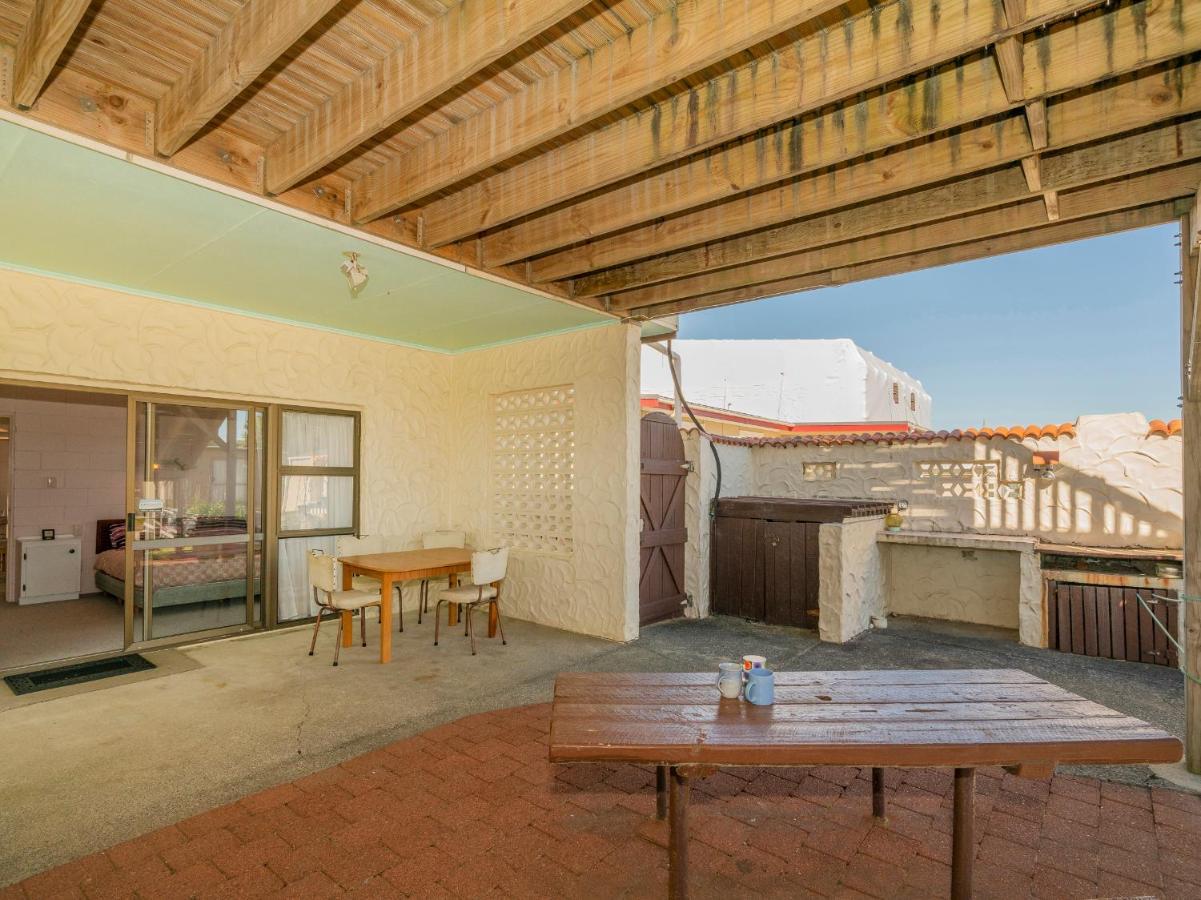 Cosy At Cooks - Cooks Beach Downstairs Unit Bagian luar foto